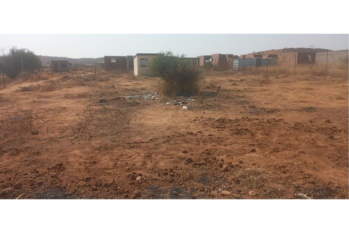 Mankweng House For Sale: Build your dream home near R71, developing area.