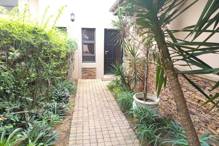 Townhouse To Rent in Ballito Central: 3 bedrooms, 2.5 bathrooms, parking included.