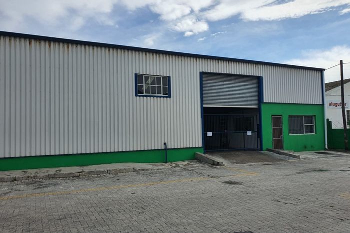 800m2 Industrial Warehouse To Rent in Deal Party, secure park, ample space.