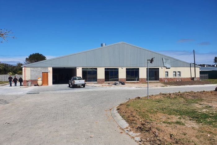 Industrial warehouse to rent in Fairview, featuring high visibility and ample parking.