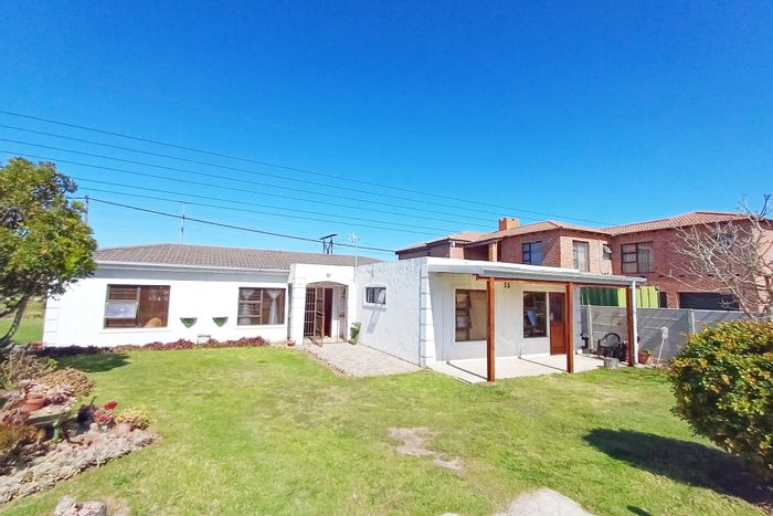 Levallia House For Sale: 4 bedrooms, flat, braai area, near amenities.