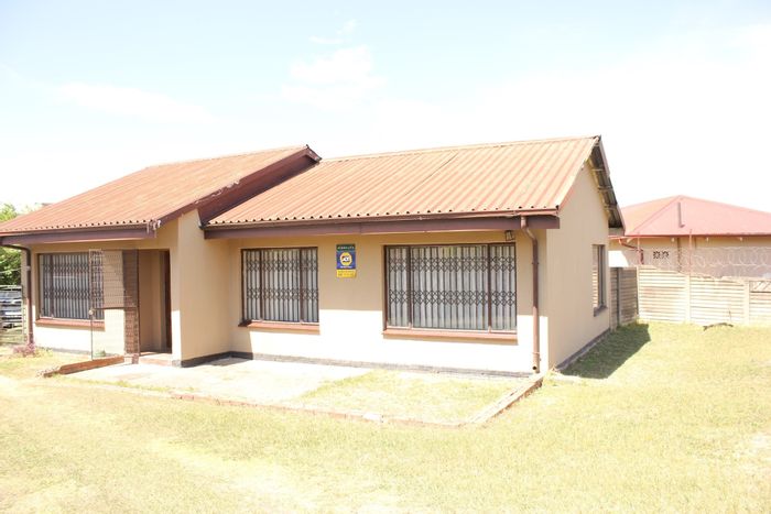 For Sale: House in Arborpark with 3 bedrooms, close to amenities and schools.