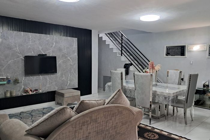 For Sale: Townhouse in Musgrave with 3 beds, pool, and income-generating unit.