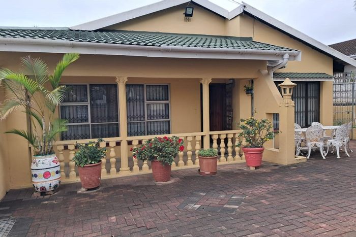 4 Bedroom House with Inverter, Aircons, Parking, and Garden in Reservoir Hills For Sale