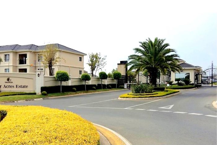 For Sale: Fourways Apartment with 2 beds, clubhouse, pool, and top security.