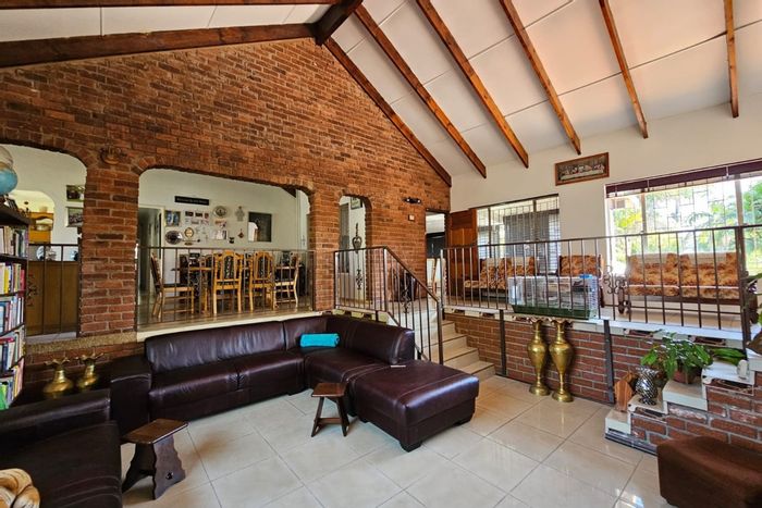 Hayfields House For Sale: 4 beds, pool, braai pit, 2-car garage, fiber internet.