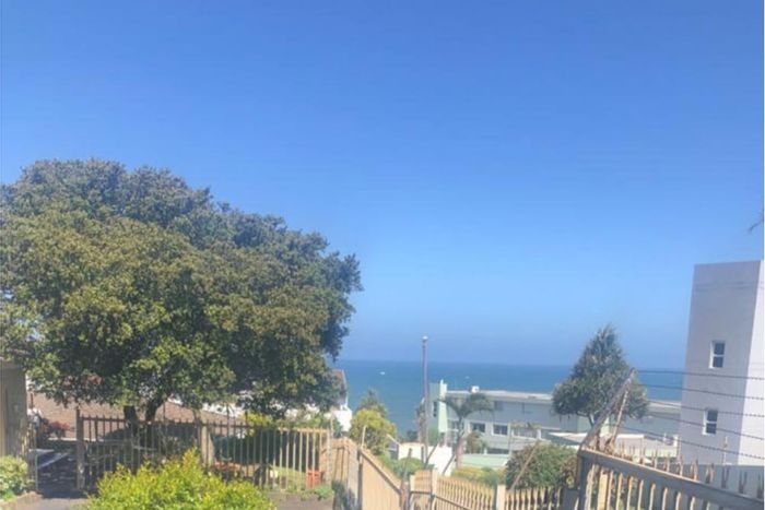 Ramsgate Apartment For Sale: Two bedrooms, balconies, parking, beach proximity, secure complex.