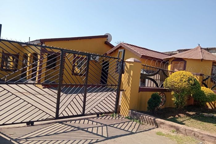 House for Sale in Imbali: Spacious, secure living near schools and amenities.