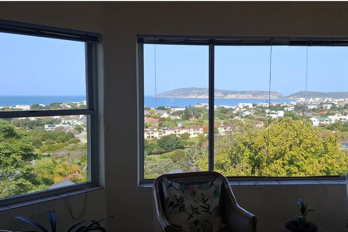 Lower Robberg House For Sale: Ocean views, sunroom, garden, and guest suite.