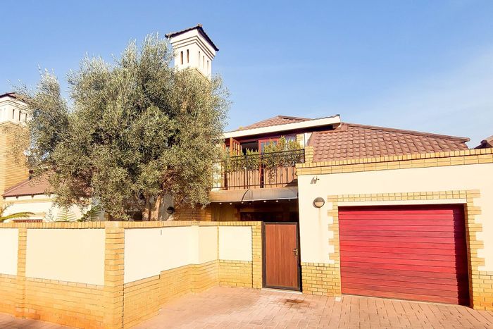 Highveld Townhouse For Sale: 3 beds, patio, braai, secure complex, pet-friendly.