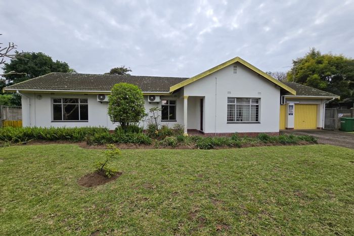 For Sale: House in Veld En Vlei with pool, entertainment area, and security features.