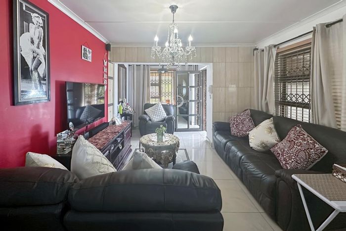 Bombay Heights House For Sale: 3 bedrooms, aircon, parking for 3, near schools.