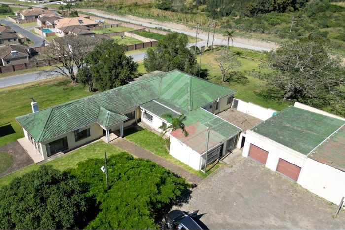 Gonubie Farm For Sale: 3.4 hectares with dual residences and versatile workshops.