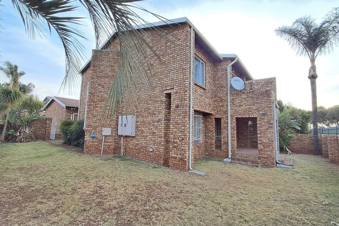 Zwartkop Townhouse For Sale: 3 beds, pet-friendly, large garden, secure complex.
