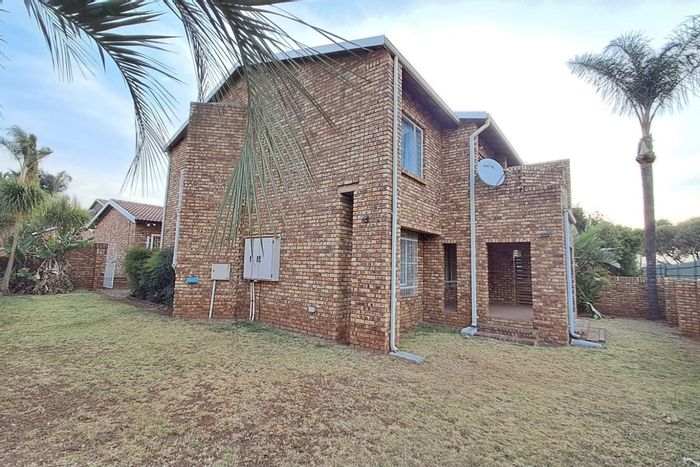 Zwartkop Townhouse For Sale: 3 bedrooms, large garden, pet-friendly, secure complex.