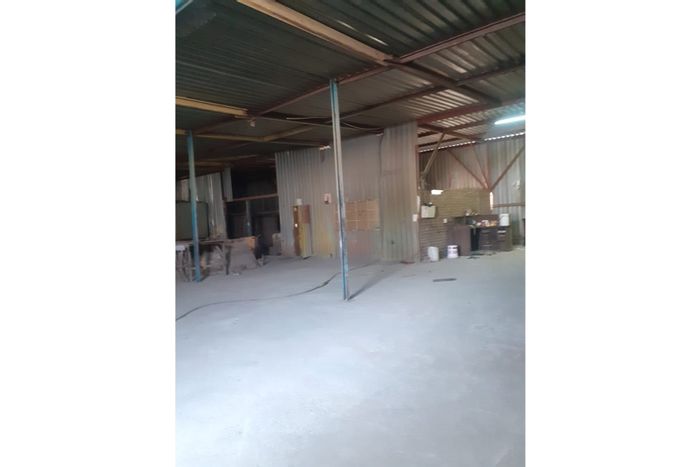 For Sale: Retail workshop in Brakpan Central with training space and secure parking.