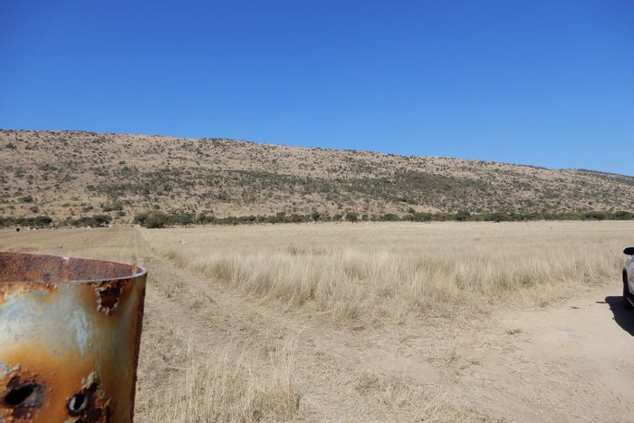 Vacant Land Residential in Hekpoort For Sale: Two farms with boreholes and mountain access.