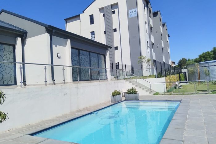 Carlswald Apartment To Rent: 2-bed, balcony, pool, clubhouse, 24/7 security.