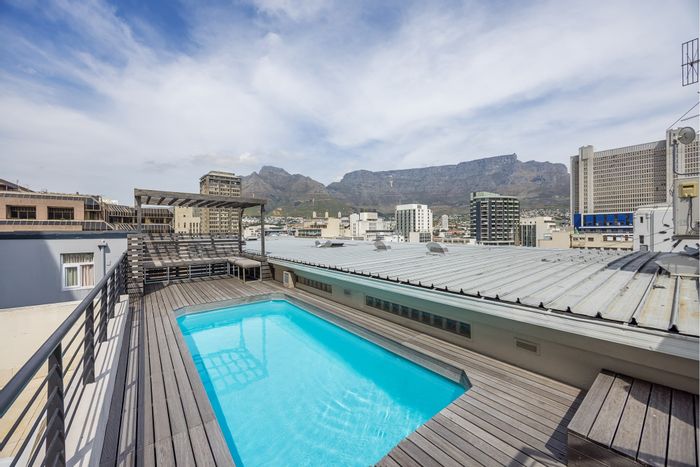 For Sale: Apartment in Cape Town City Centre with rooftop pool and gym access.