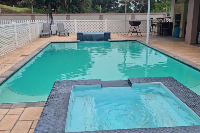 For Sale: House in Marburg with pool, secure yard, and backup electricity.