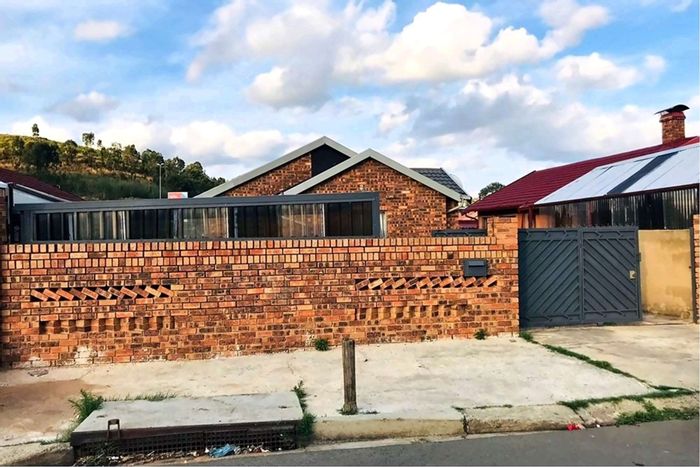 3-Bedroom House For Sale in Diepkloof Zone 4 with ample parking and tenant-occupied.