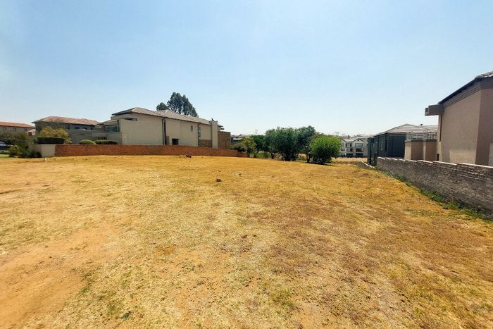 Vacant land for sale in Blue Valley Golf Estate with premier amenities.