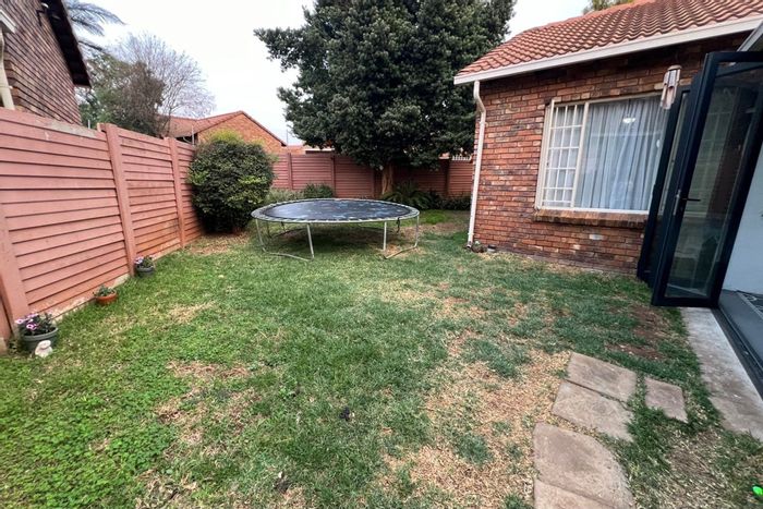 Eldoraigne Townhouse For Sale: 3 bedrooms, garden, braai area, secure parking.