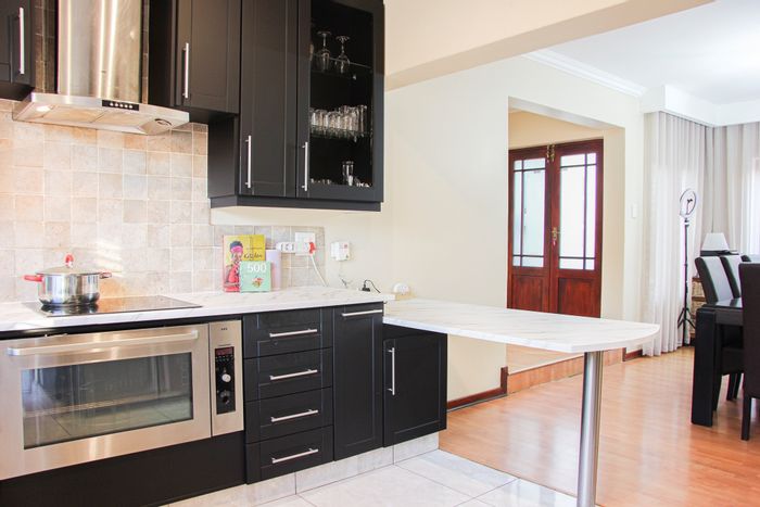 Broadacres House For Sale: Open plan living, pool, staff accommodation, 24hr security.