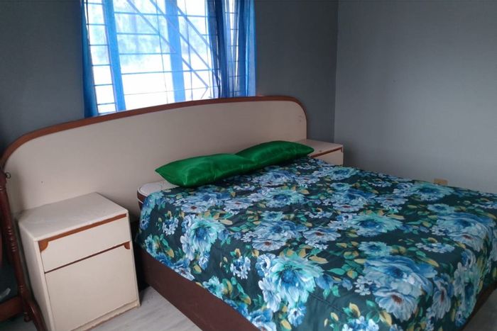 Leisure Bay House To Rent: 4 bedrooms, sea views, patio, close to beach.