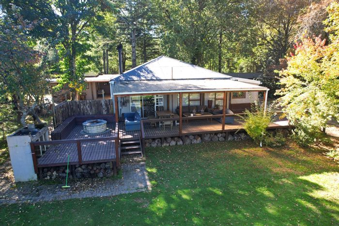 For Sale: House in Hogsback Central with B&B potential, 6 beds, garages, views.