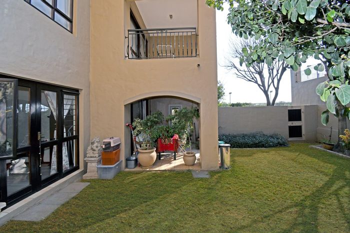 Lonehill Apartment For Sale: 1-bed, garden access, pools, clubhouse, secure living.