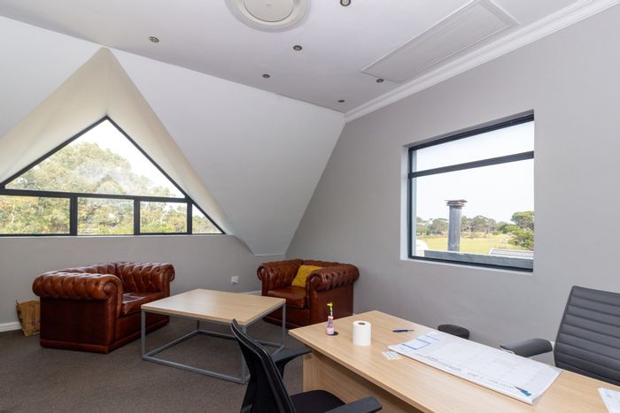 Office To Rent in Mill Park: 346 sqm, boardroom, server room, secure parking.