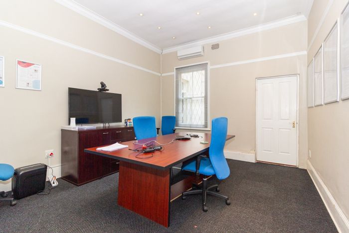 Mill Park Office To Rent: 200sqm, reception, boardroom, server room, secure parking.