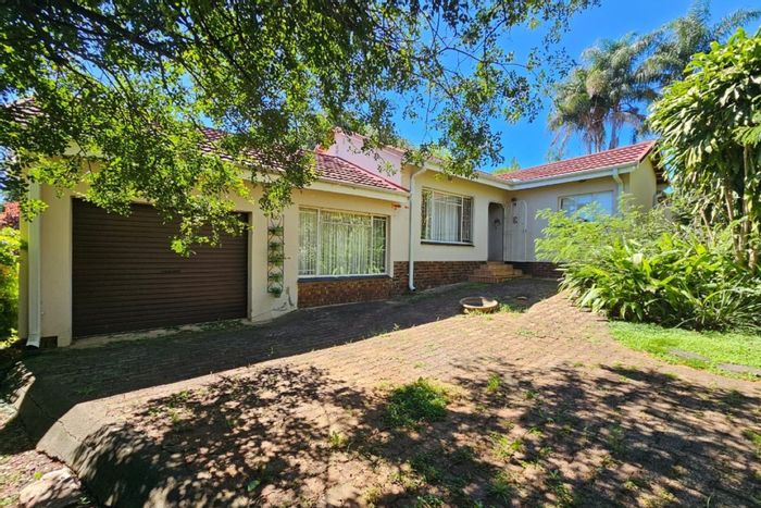 3 Bedroom house for sale in Barberton Central, with pool and garage.