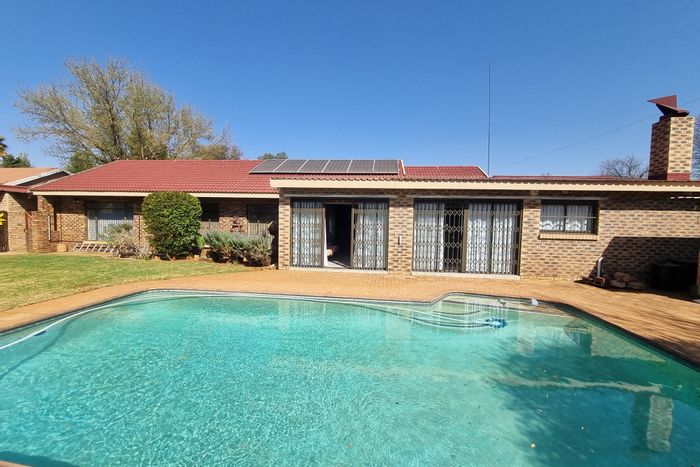 For Sale: House in Stilfontein Ext 4 with pool, garages, and entertainment room.