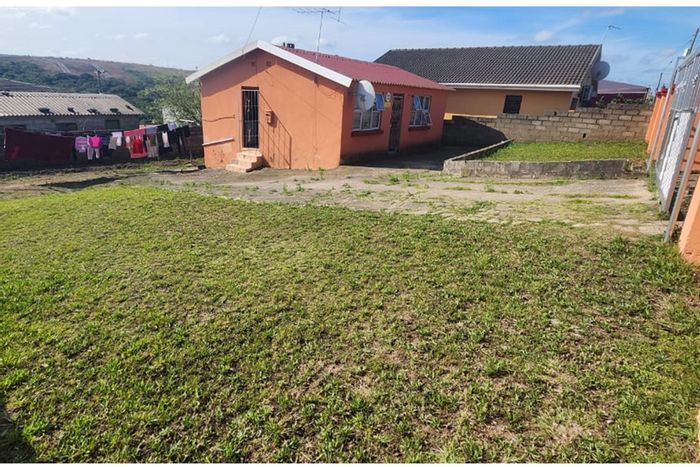 For Sale: 2 Bedroom House in Mdantsane Nu 16 with garden and secure parking.