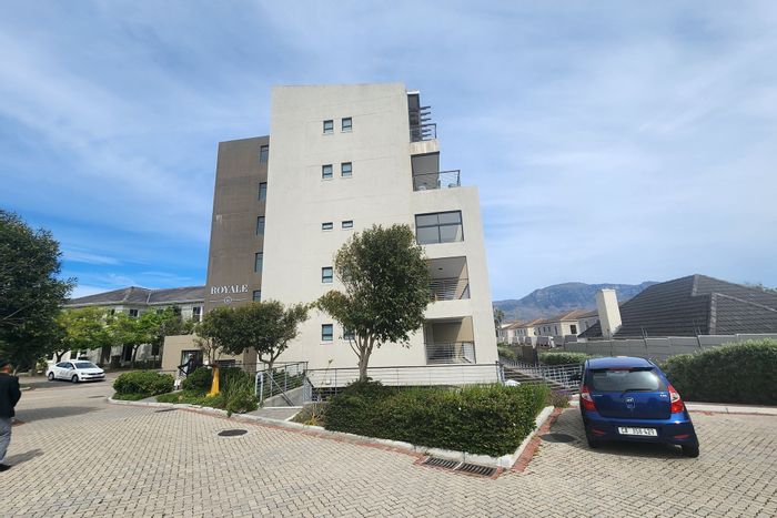 For Sale: Apartment in Tokai with pool, gardens, security, and fiber internet.