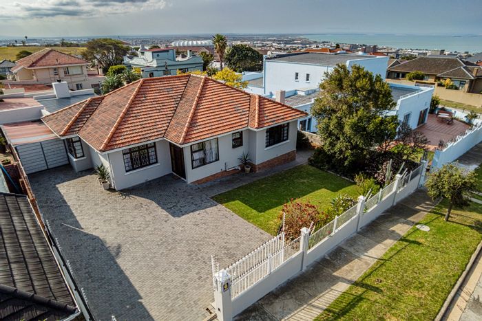 For Sale: House in Mount Croix with flatlet, deck, and water tanks.