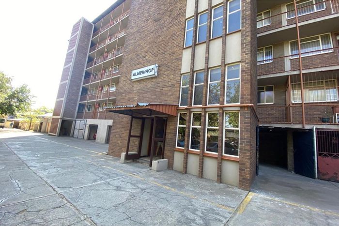 For Sale: Apartment in Sasolburg Central with 3 bedrooms, garage, and amenities nearby.