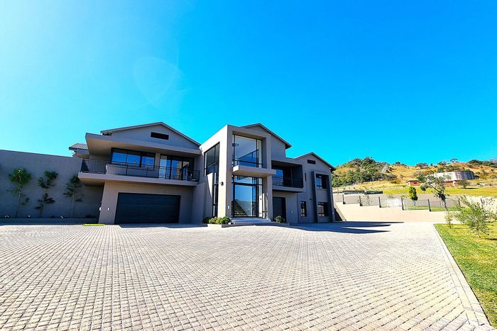 For Sale: Spacious Sonheuwel house with pool, office, and 5 garages.