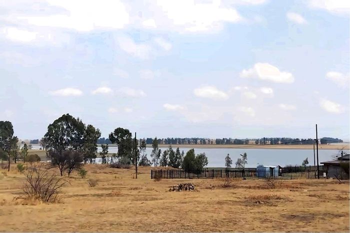 Vacant Land Residential For Sale in Oranjeville Central, 2430 m² near Vaal Dam.