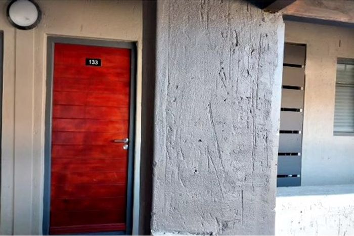 Two-bedroom apartment in Scottsdene with secure parking and 24-hour access control. To Rent.