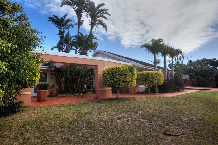 For Sale: Family House in Summerstrand with flatlets, pool, and beach access.