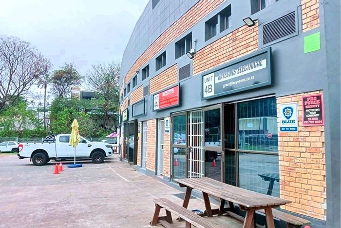 Industrial property for sale in Alexander Park: 422 sqm, two floors, main road access.