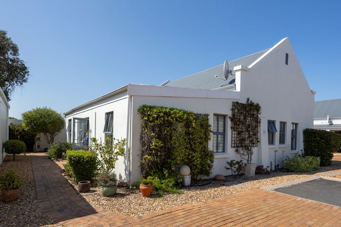 House for Sale in Middedorp: 3 beds, 3 baths, double garage, near beach.