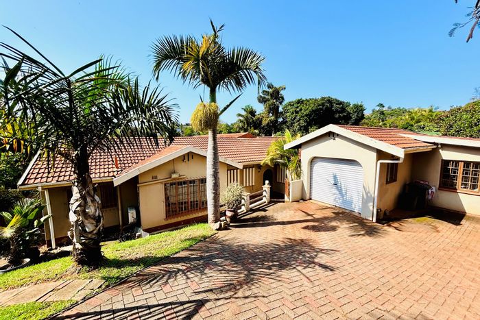 Glen Anil House For Sale: 3 beds, pool, study, staff quarters, garage.