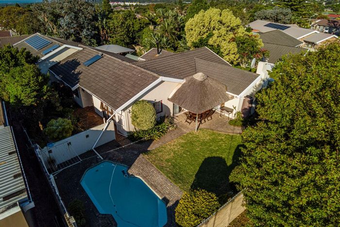 Broadwood House For Sale: Indoor braai, pool, solar power, and ample space.