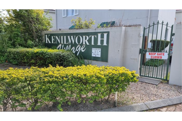 Two-bedroom apartment in Kenilworth with pool, security, and close to amenities. To Rent.