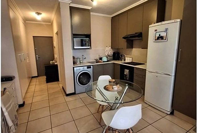 Lonehill Apartment For Sale: Tenant-occupied, garden access, playground, pet-friendly, secure parking.