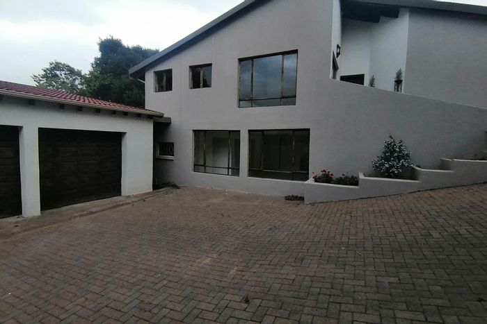 Northcliff House To Rent: 4 bedrooms, large yard, ample parking, three floors.